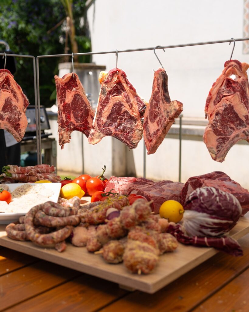 mix di carne da grigliare sulla brace